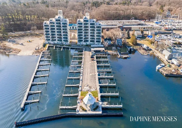 2964-lakeshore-dr-e403-muskegon-mi-49441/hzid_7fe9b3c0