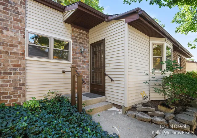 2697-chatham-woods-dr-se-grand-rapids-mi-49546/hzid_31e4fffa