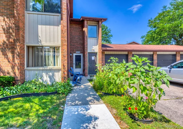 33621-pondview-cir-99-livonia-mi-48152/hzid_431fa8e8