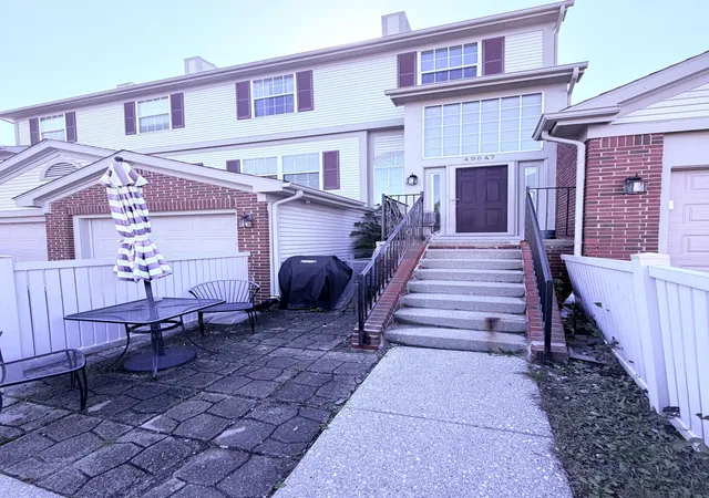 49647-draper-cir-plymouthchartertownship-wayne-mi-48170/hzid_5320d772