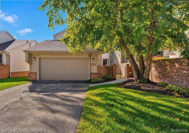 23289-n-chanticleer-dr-southfield-mi-48034/hzid_a84db899