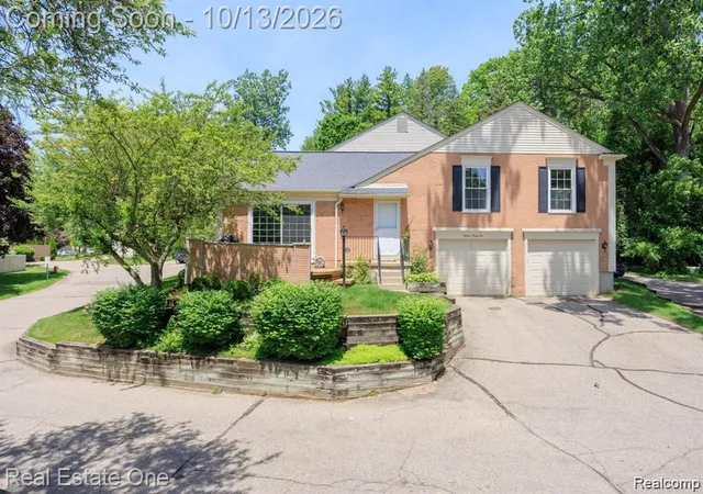 1534-hidden-valley-ln-rochester-hills-mi-48306/hzid_aa2807e3