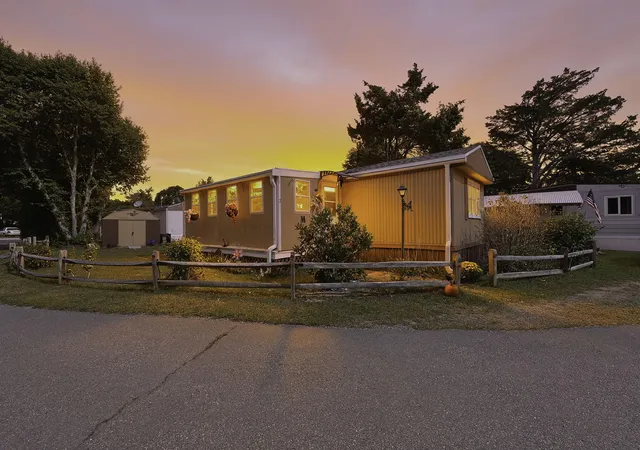 2-5th-avenue-2-pocasset-ma-02559/hzid_48903ac7