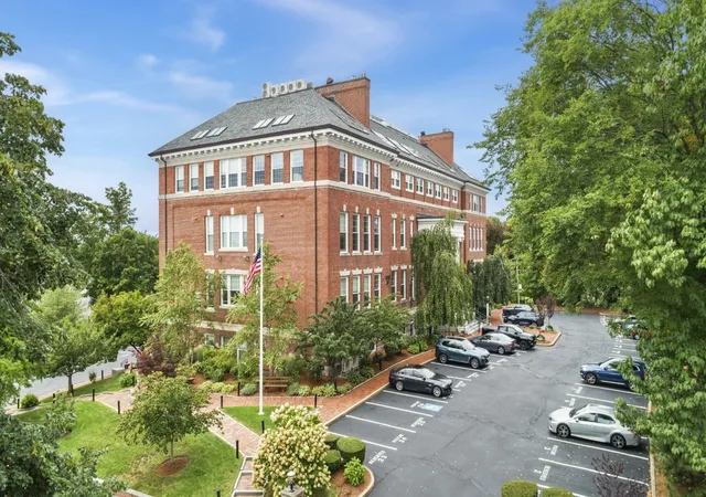 52-sanborn-st-202-reading-ma-01867/hzid_499ebbf1