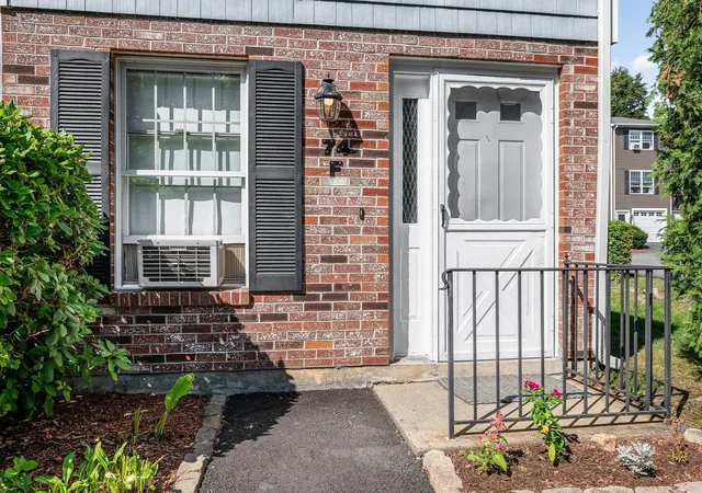 74-roper-st-f-lowell-ma-01852/hzid_af731629