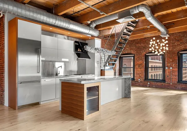 21-wormwood-st-623-boston-ma-02210/hzid_1f6e0859