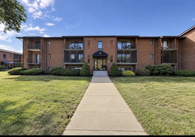 221-oak-st-5-21-brockton-ma-02301/hzid_d34a3ab4