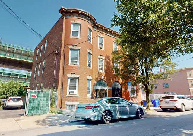 122-chestnut-st-2-chelsea-ma-02150/hzid_43e45ae5