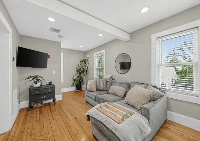 5-russell-st-4-amesbury-ma-01913/hzid_55ee0da1
