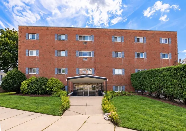 183-mt-auburn-st-15-watertown-ma-02472/hzid_4d58a828