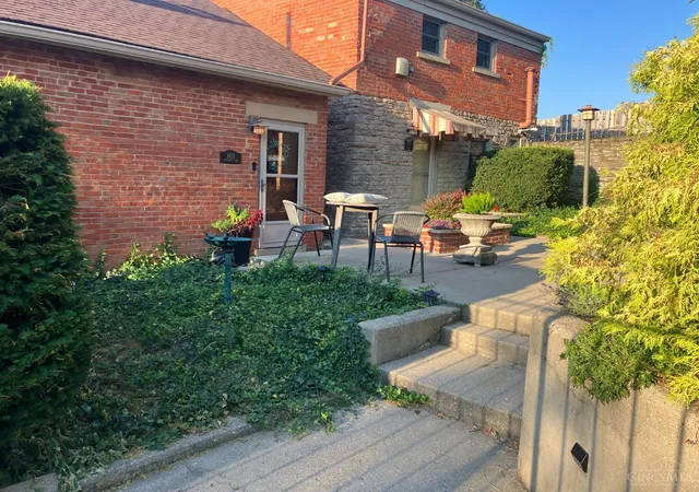561-milton-st-d-cincinnati-oh-45202/hzid_0e4a88ff