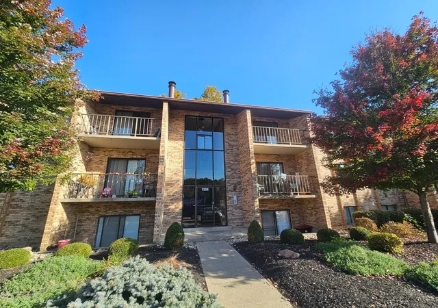 7226-creekview-dr-12-cincinnati-oh-45247/hzid_2a721031