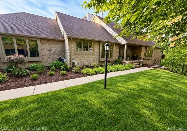 22241-village-pines-dr-beverly-hills-mi-48025/hzid_10004baa