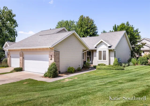2116-shetland-dr-grand-rapids-mi-49505/hzid_7931a6dd