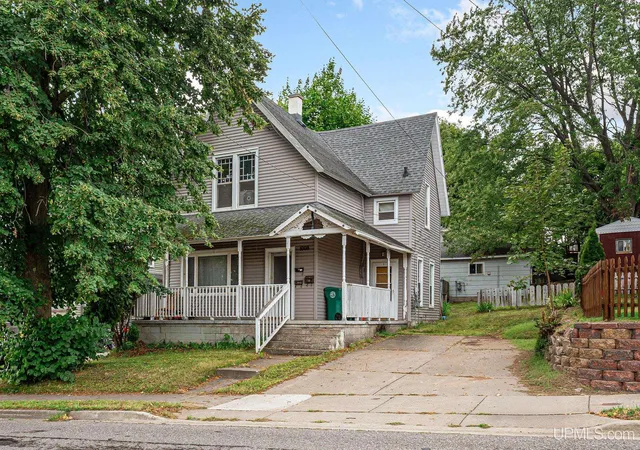1006-1008-champion-st-marquette-mi-49855/hzid_e9fa0f19