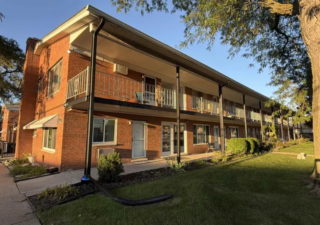 2121-clawson-ave-101-royal-oak-mi-48073/hzid_7a5c1438