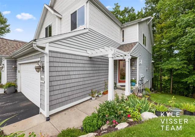 816-pinnacle-run-dr-21-grand-rapids-mi-49546/hzid_1bcdc0f2