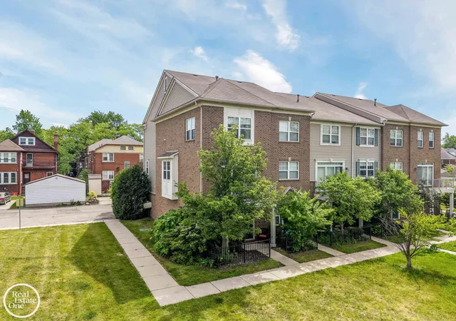 1048-lakepointe-st-a-grosse-pointe-park-mi-48230/hzid_811e9e3e