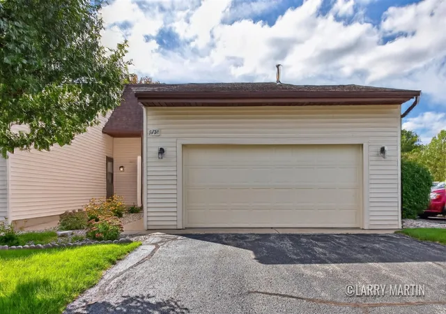 2752-stonebluff-dr-99-wyoming-mi-49519/hzid_82034c0f