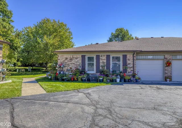 49554-bishop-ct-17-shelby-township-mi-48315/hzid_deee82c8