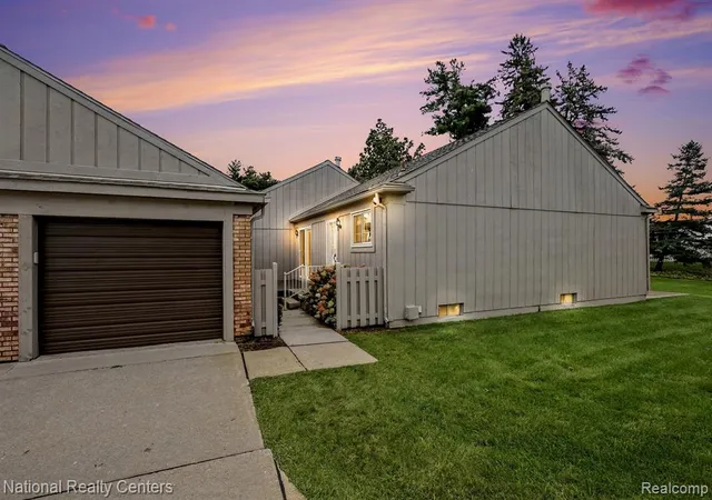 12486-cambridge-10-mile-and-rushton-south-lyon-mi-48178/hzid_64ef7b23