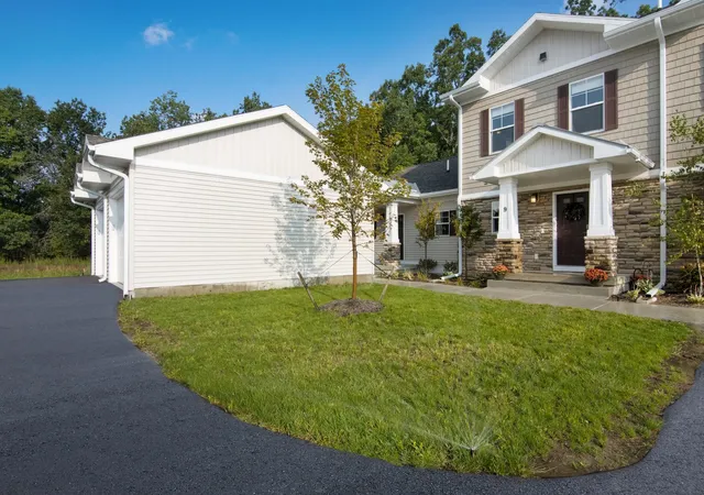 1554-simsbury-st-9-traverse-city-mi-49686/hzid_cb024bd4