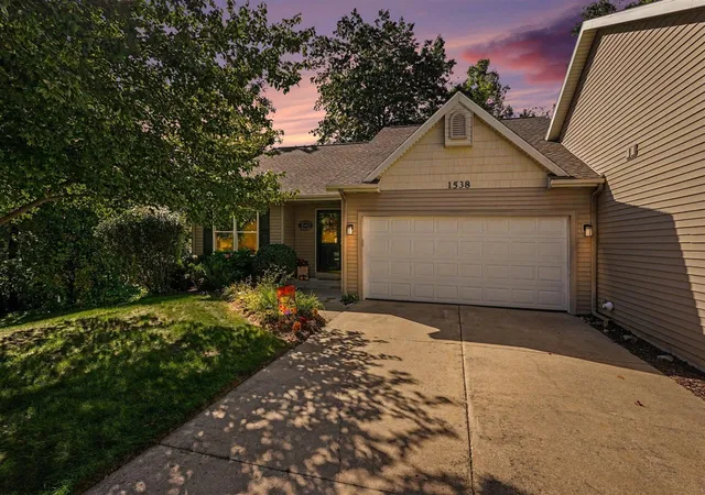 1538-beechtree-cmns-13-grand-haven-mi-49417/hzid_b8f8f170