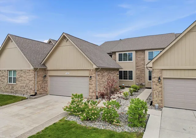 14967-stoney-brk-dr-2-shelby-township-mi-48315/hzid_f4daa9f9