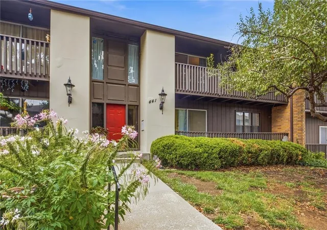 441-w-104th-st-d-kansas-city-mo-64114/hzid_fb5d0f4b