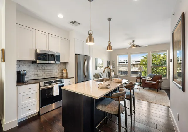2207-pasadena-dr-10-austin-tx-78757/hzid_5e5e1943