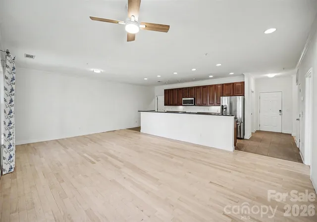 1000-e-woodlawn-rd-415-charlotte-nc-28209/hzid_3738e9db
