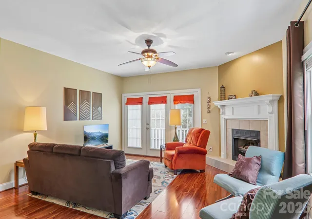 3311-sandy-dr-1-hendersonville-nc-28792/hzid_bcdcc3c9