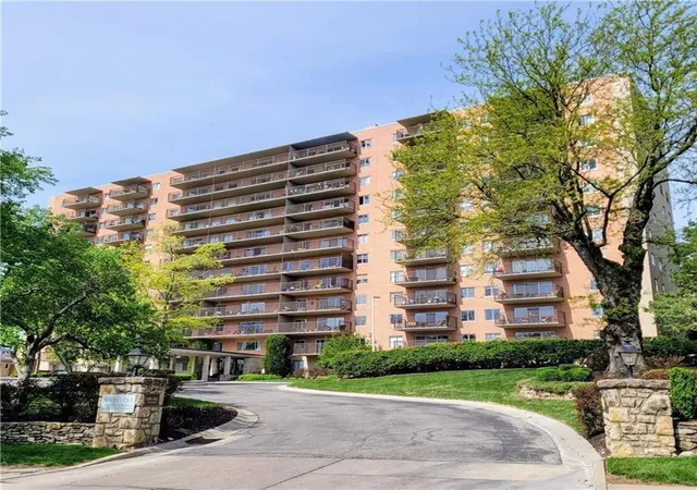 4550-warwick-blvd-210-211-kansas-city-mo-64111/hzid_1e0ae0c1