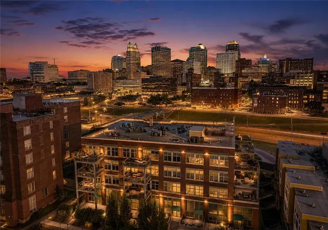 210-w-5th-street-211-kansas-city-mo-64105/hzid_e8ccac7b