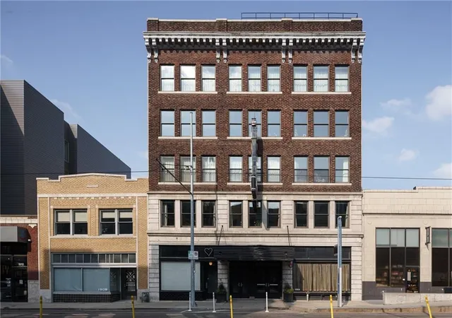 1904-main-st-3s-kansas-city-mo-64108/hzid_ff5e0df5