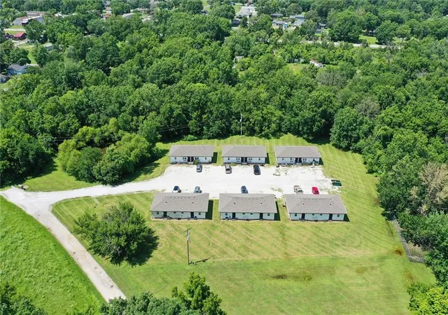 300-oak-st-freeman-mo-64746/hzid_a612df15
