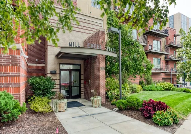 4521-wornall-rd-210-kansas-city-mo-64111/hzid_41f02fb2