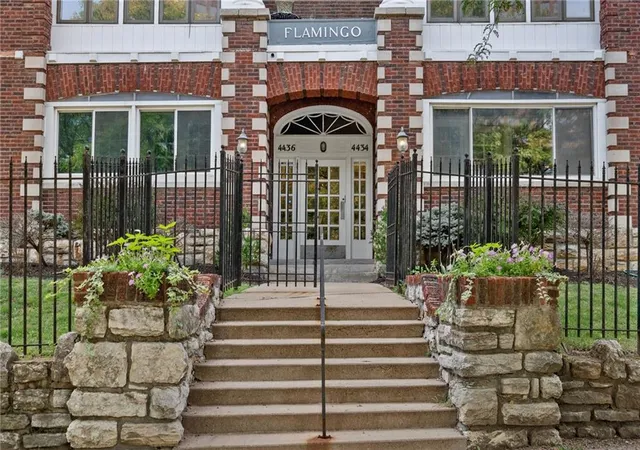 4434-j-c-nichols-pkwy-2n-kansas-city-mo-64111/hzid_cefe3b21