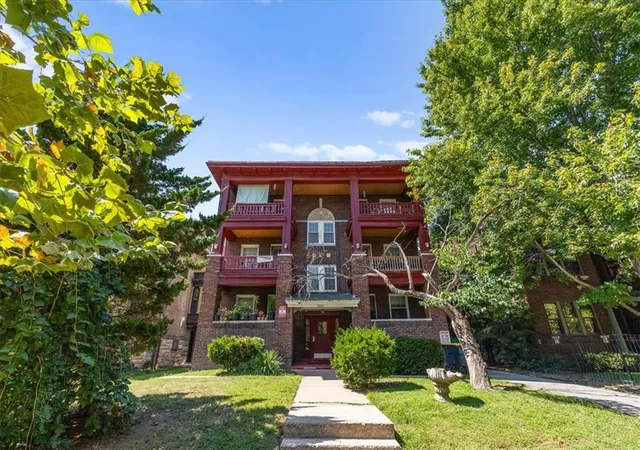 3820-walnut-st-kansas-city-mo-64111/hzid_0bf2c972