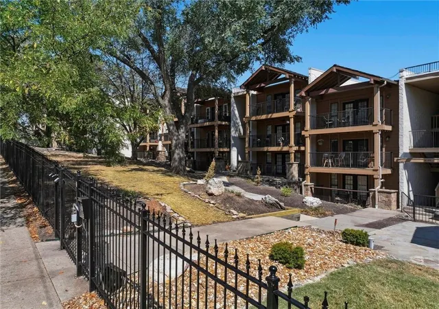 4727-jarboe-st-41-kansas-city-mo-64112/hzid_5b1a5214