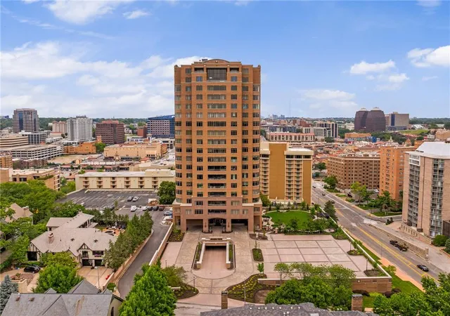 400-w-49th-terrace-2032-kansas-city-mo-64112/hzid_509ffc9a