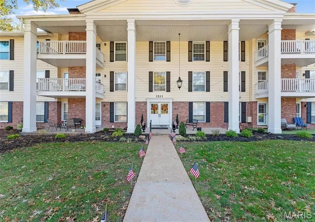 1511-hampton-hall-dr-19-20-chesterfield-mo-63017/hzid_d9e30043