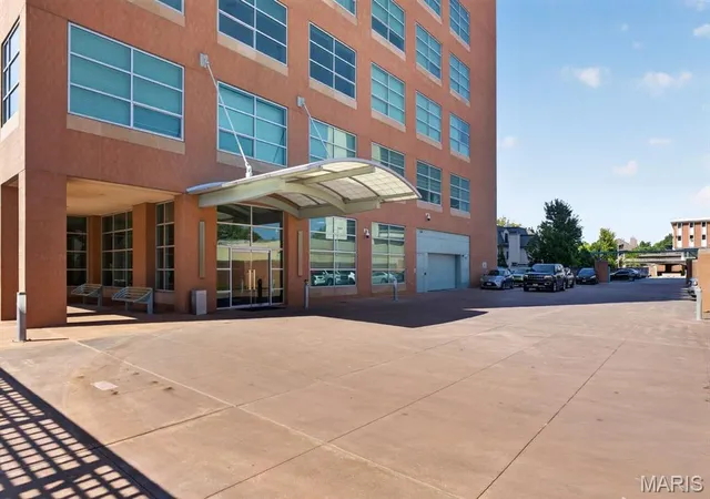 8025-maryland-ave-3f-saint-louis-mo-63105/hzid_d93edd65