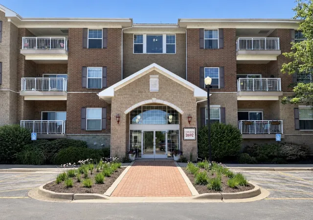 2692-stone-cir-302-geneva-il-60134/hzid_07de0b58