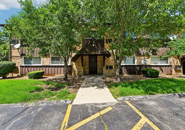 2220-arbor-cir-25-downers-grove-il-60515/hzid_a62a4a09