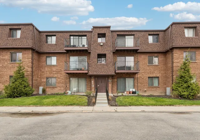 702-cobblestone-cir-d-glenview-il-60025/hzid_3a7e8c9d