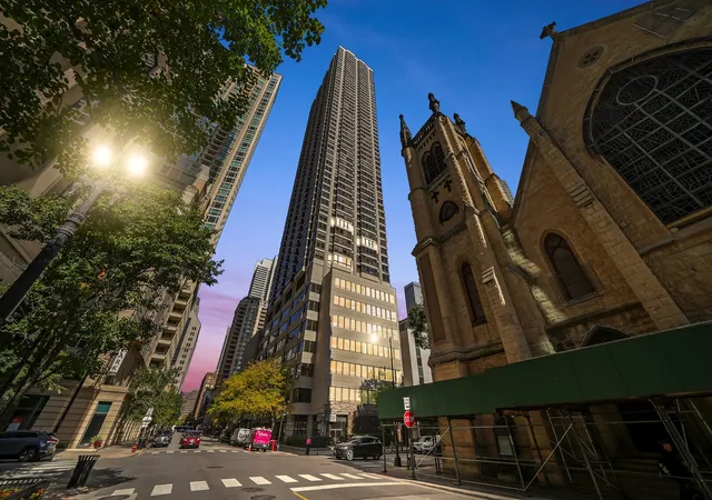 30-e-huron-st-3508-chicago-il-60611/hzid_b648721b