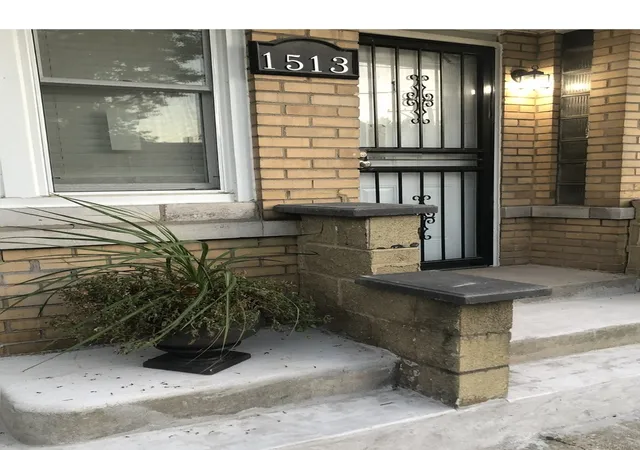 1513-e-93rd-street-chicago-il-60619/hzid_c49e4c21