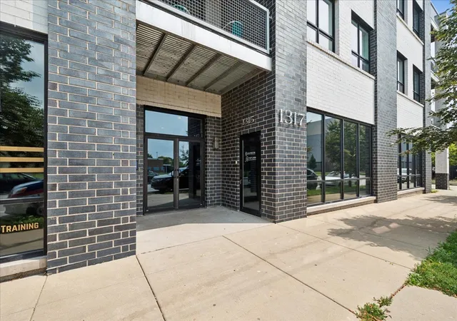1317-n-larrabee-st-401-chicago-il-60610/hzid_81625371