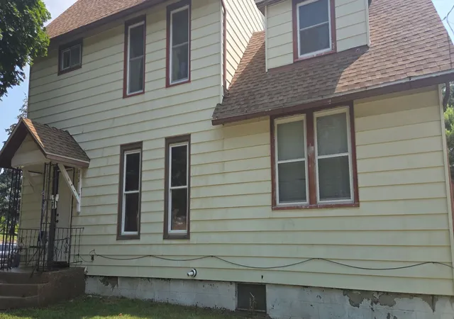 905-s-5th-street-clinton-ia-52732/hzid_ace4a7dd